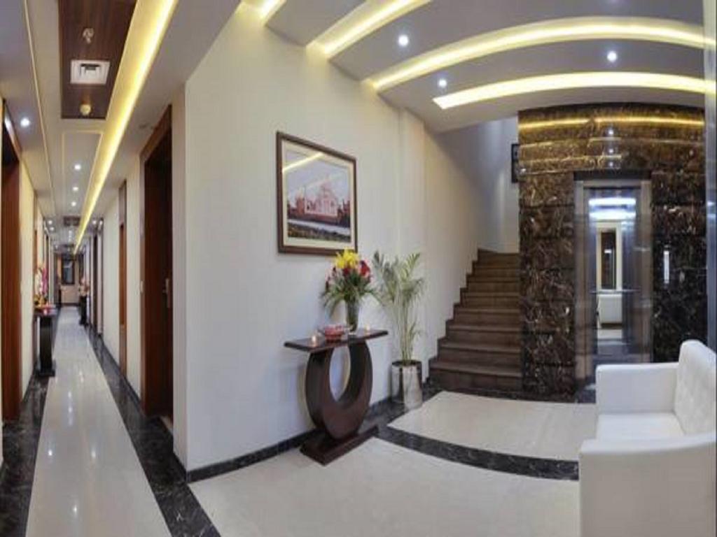 Hotel Seven Hills Tower Agra  Rom bilde