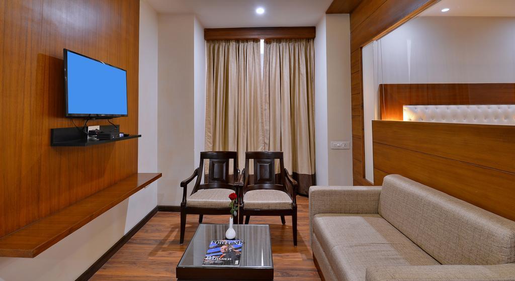 Hotel Seven Hills Tower Agra  Eksteriør bilde