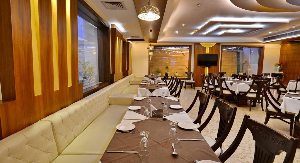 Hotel Seven Hills Tower Agra  Eksteriør bilde
