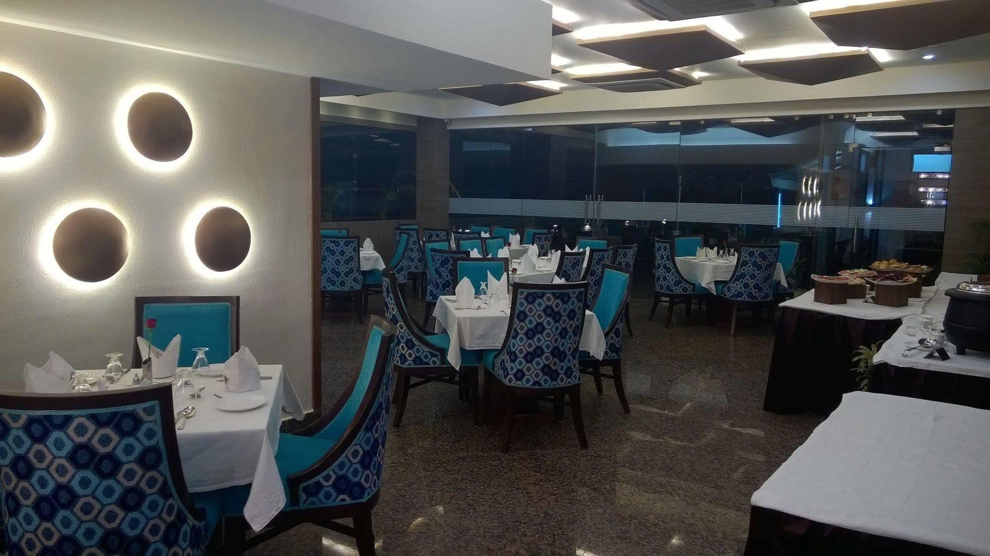 Hotel Seven Hills Tower Agra  Eksteriør bilde