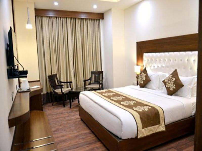 Hotel Seven Hills Tower Agra  Eksteriør bilde
